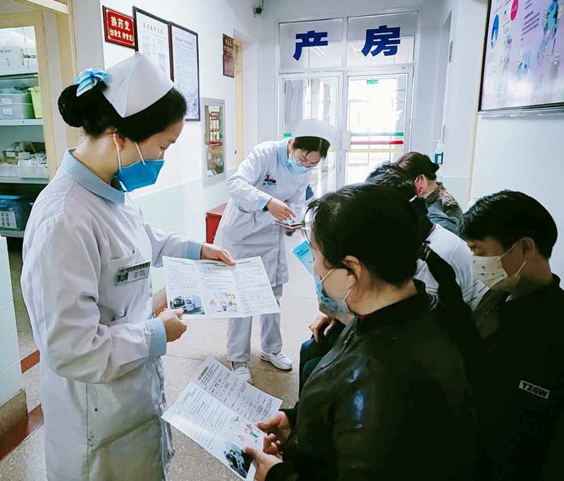 4望江县中医院积极开展预防接种日宣传活动.jpg