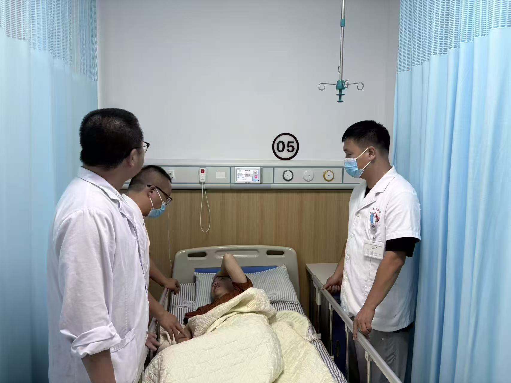 老年医学科：聚焦复杂老年病例，多学科联合查房，精准诊疗守护夕...